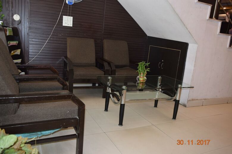 Bed & Breakfast Trishul Hotel