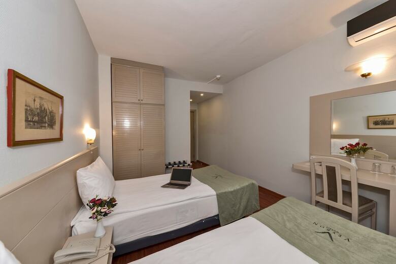 Veyron Park Hotel