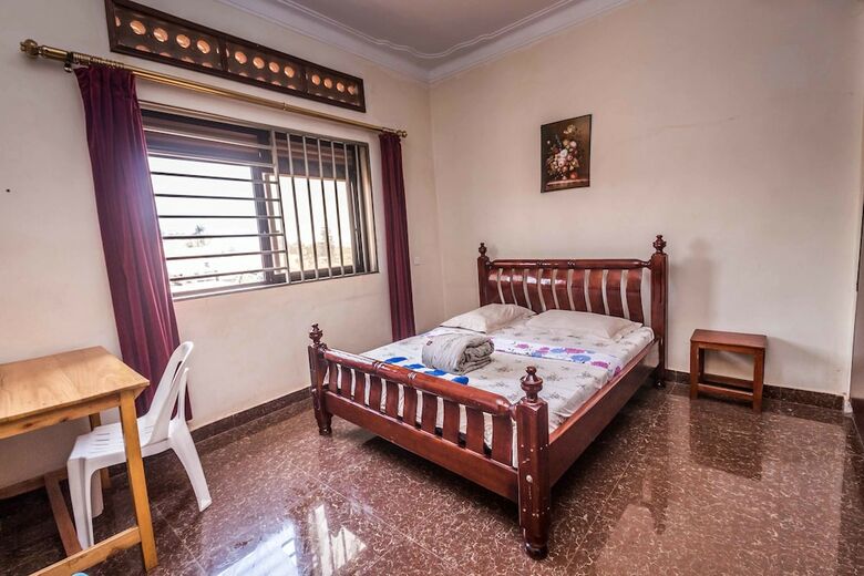 Giraffe Park Hotel