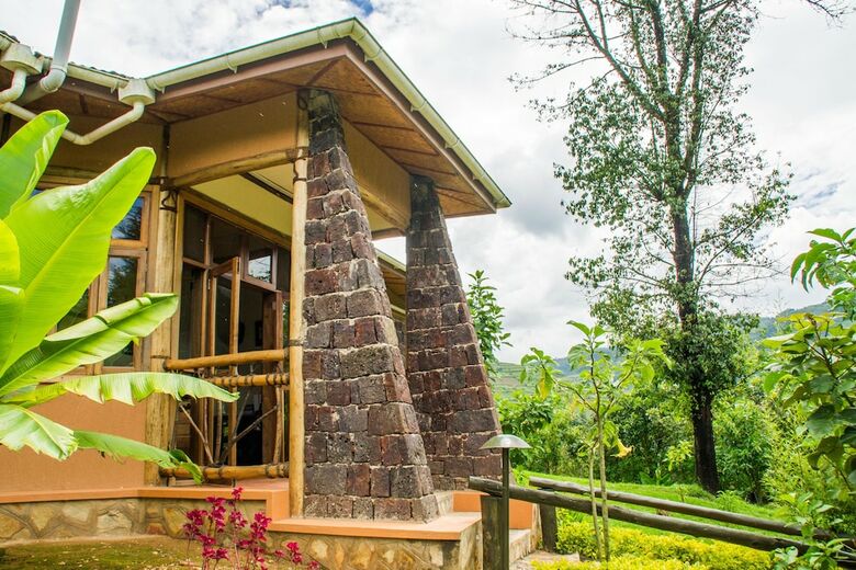 Posada Ichumbi Gorilla Lodge