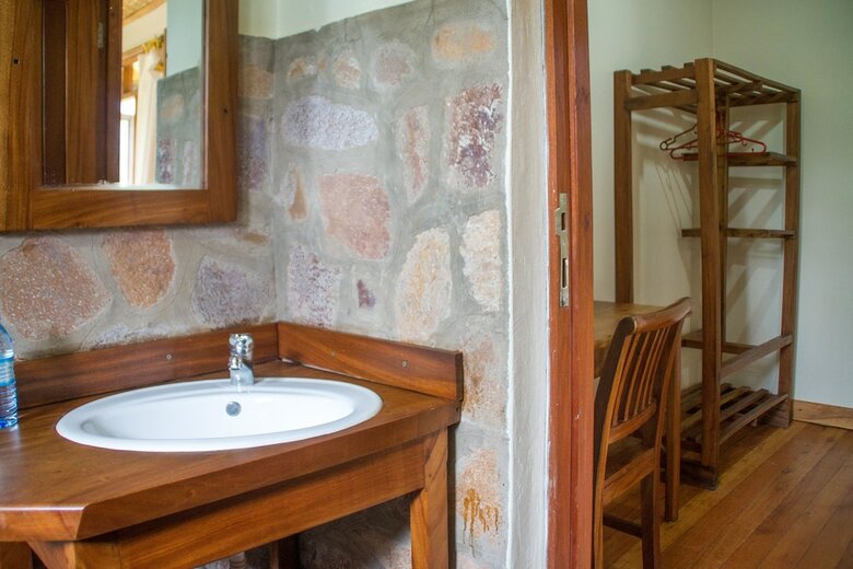 Posada Ichumbi Gorilla Lodge