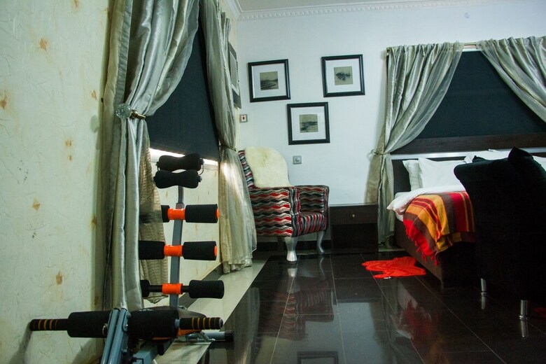 Hotel Bravehearts Courts