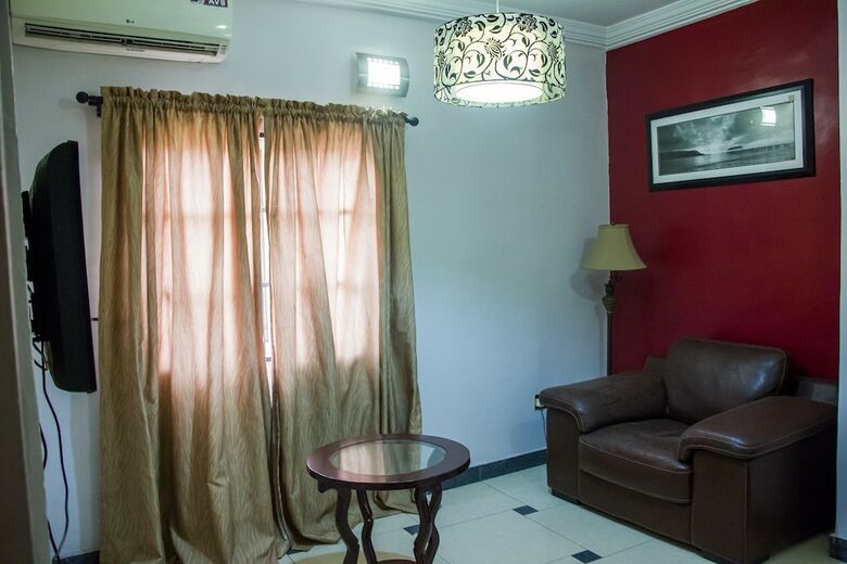 Hotel Tivoli Residence & Bar