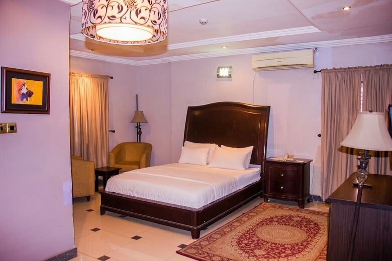 Hotel Tivoli Residence & Bar