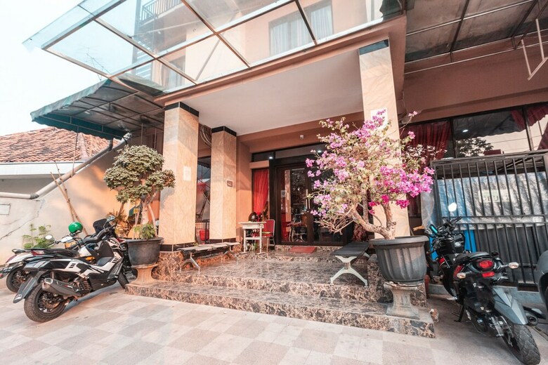 Oyo 1737 Hotel Celvasha