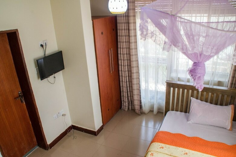 Tropical Suites Hotel