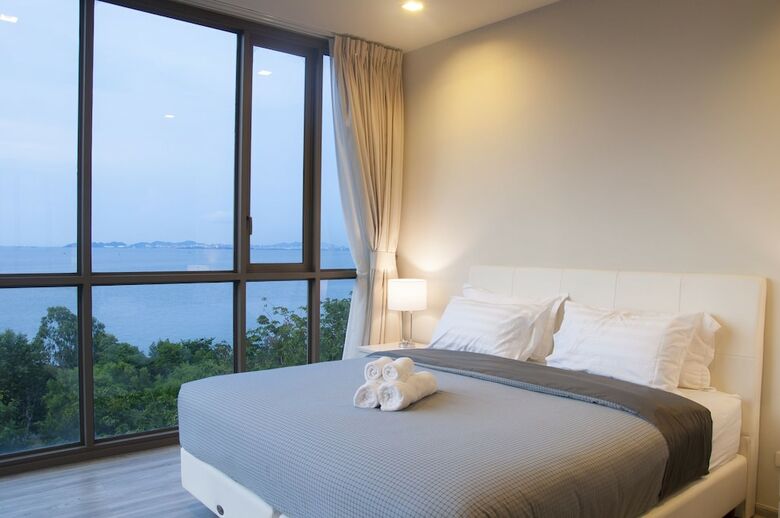 Beachfront Sea View Baan Plai Haad