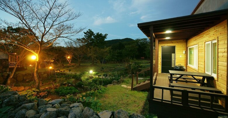 Gotjawal Geomun Oreum Pension