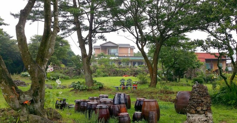 Gotjawal Geomun Oreum Pension