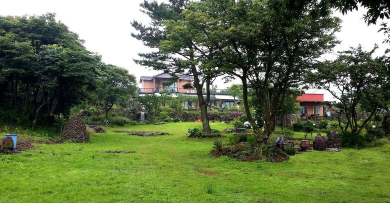 Gotjawal Geomun Oreum Pension