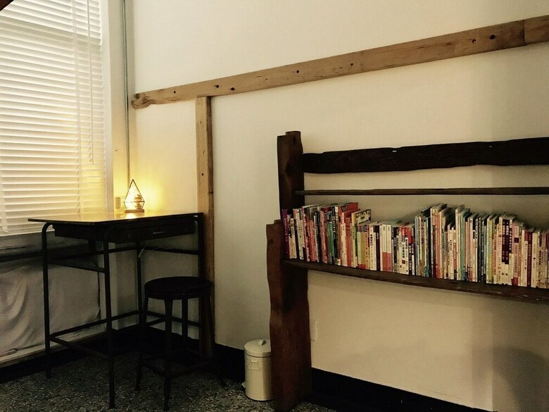 Hostal Caoji Book Inn Hostel