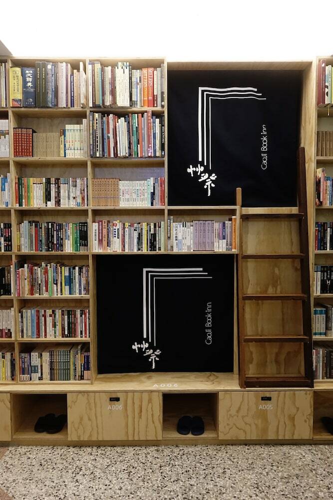 Hostal Caoji Book Inn Hostel