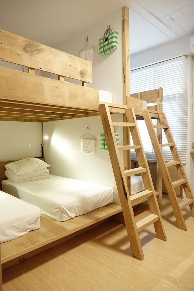 Hostal Caoji Book Inn Hostel