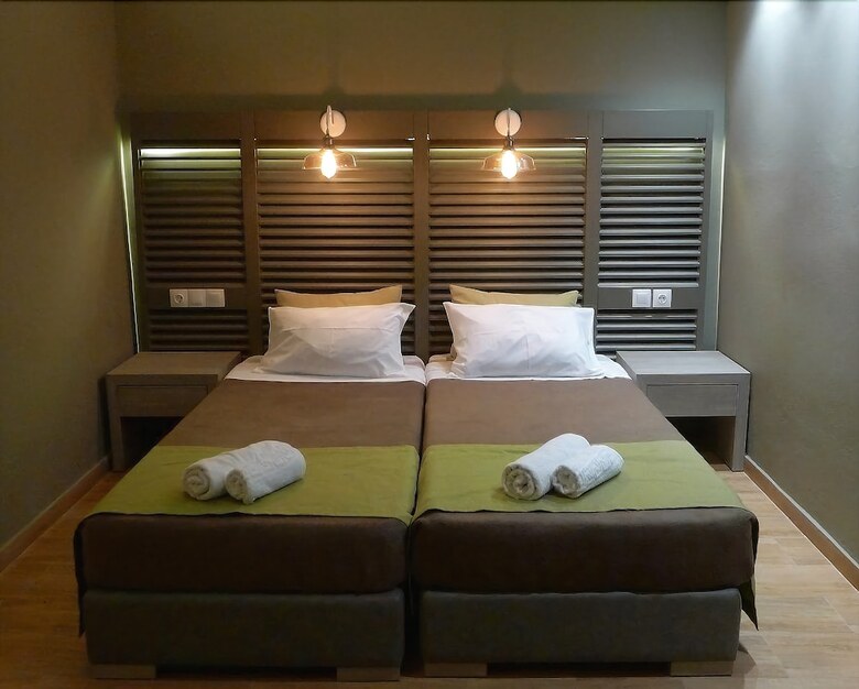 Hotel Ampoulos Rooms & Apartments