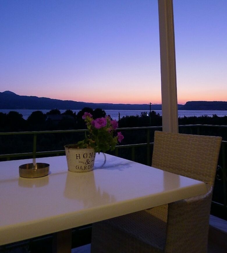 Hotel Ampoulos Rooms & Apartments