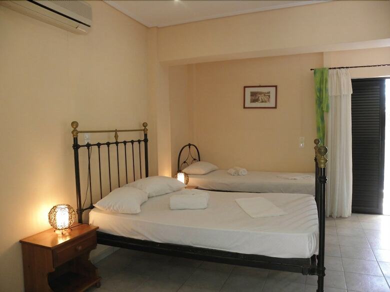 Hotel Ampoulos Rooms & Apartments