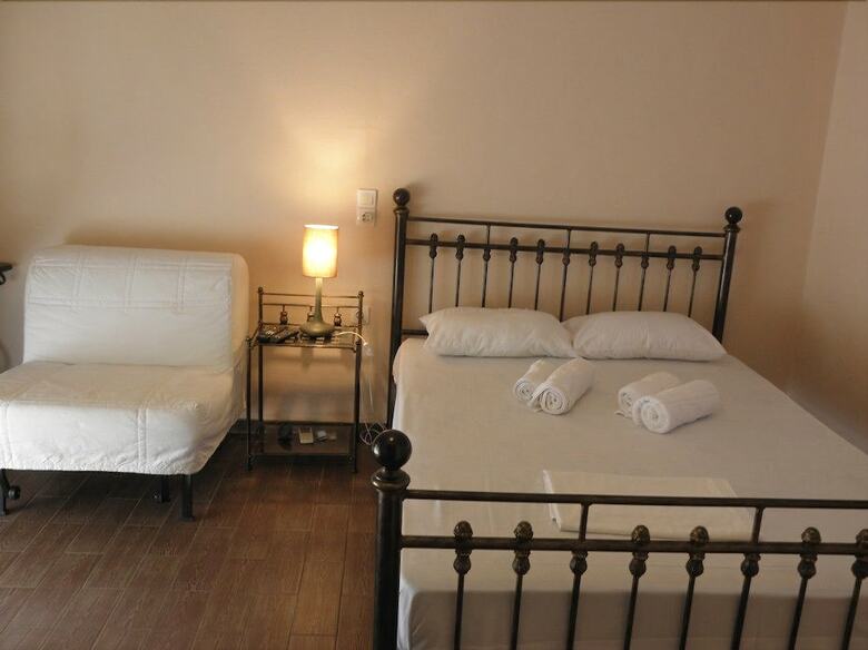 Hotel Ampoulos Rooms & Apartments
