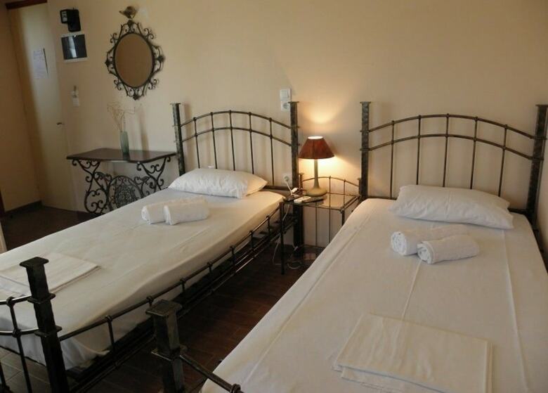 Hotel Ampoulos Rooms & Apartments