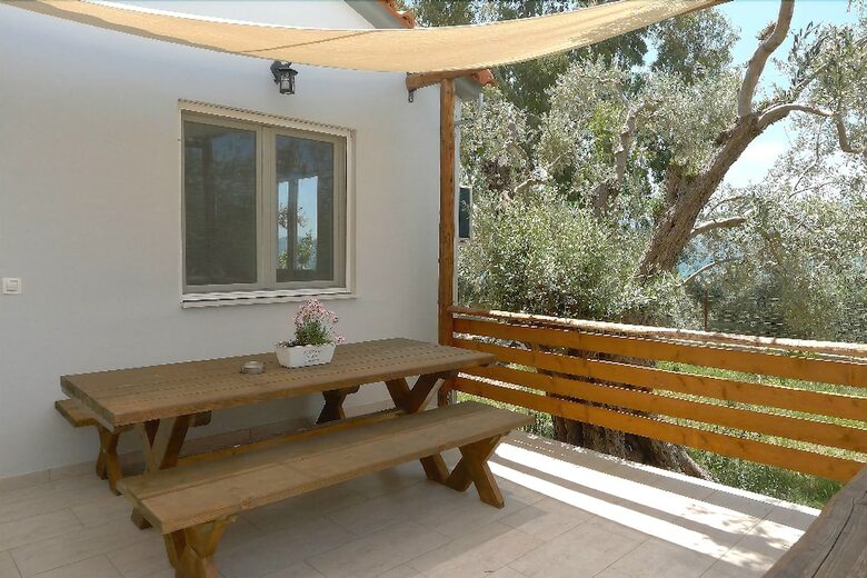 Hotel Ampoulos Rooms & Apartments