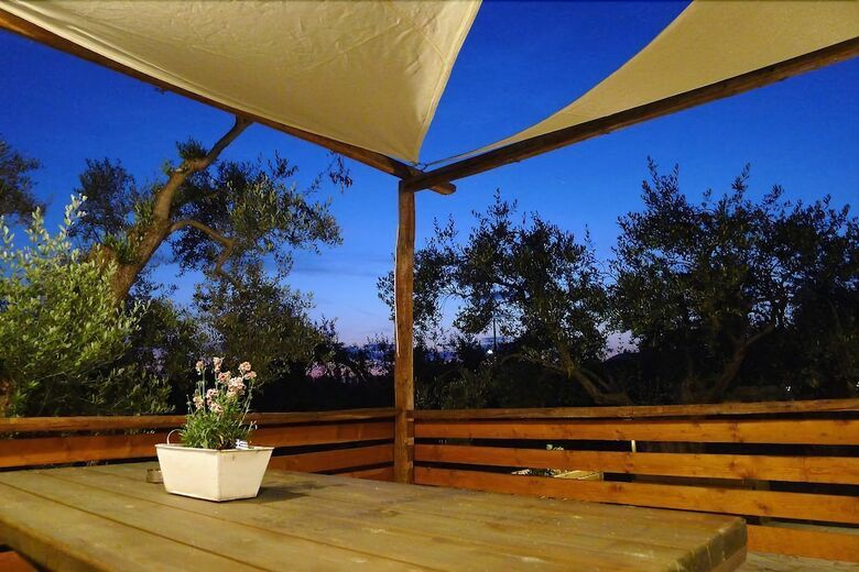 Hotel Ampoulos Rooms & Apartments