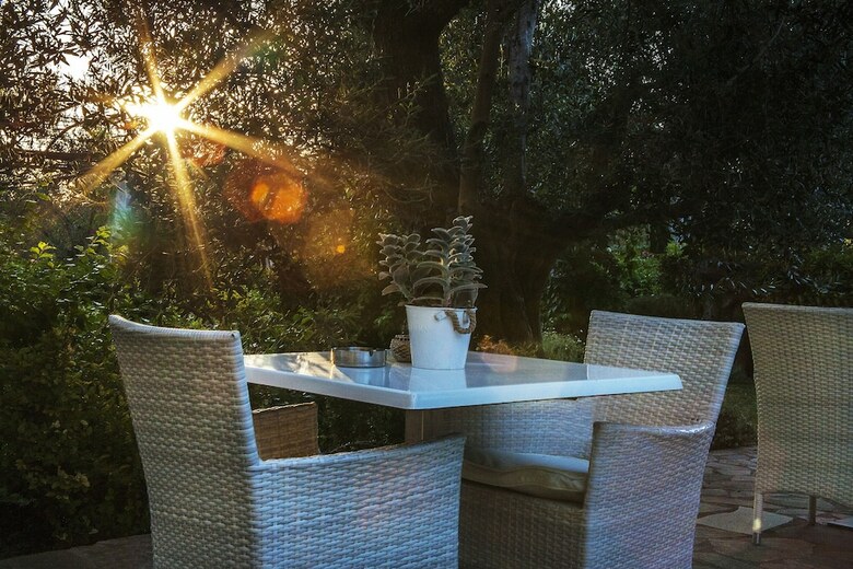 Hotel Ampoulos Rooms & Apartments