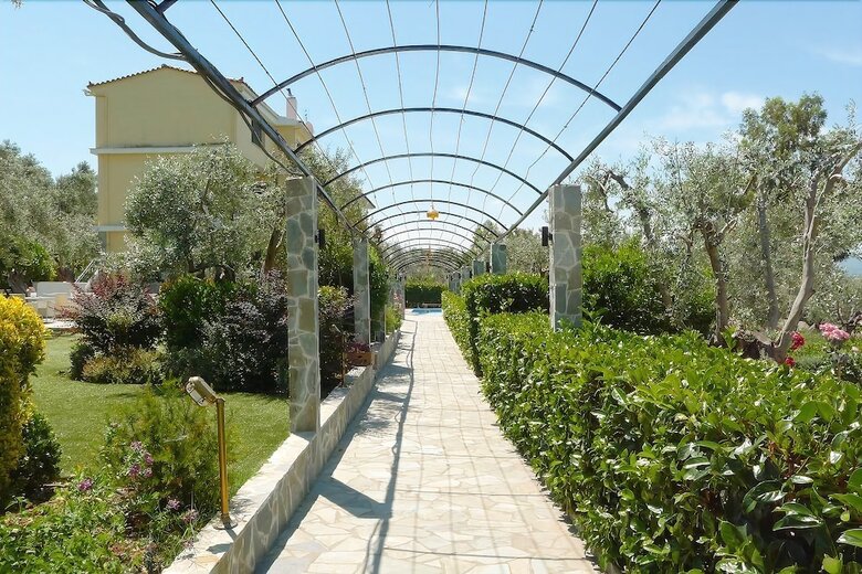 Hotel Ampoulos Rooms & Apartments