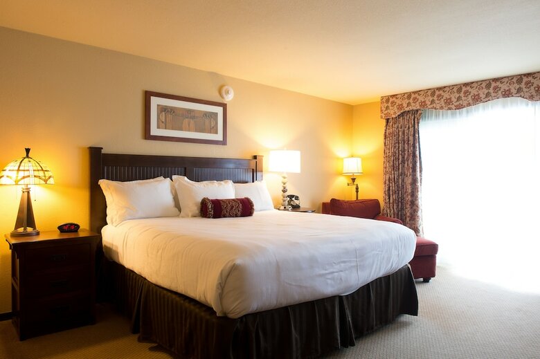 Chase On The Lake Resort Hotel