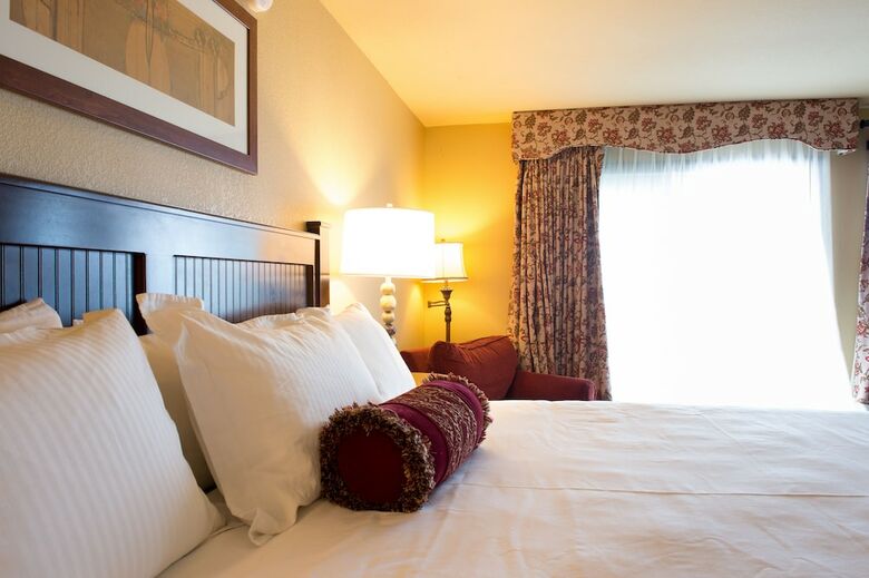 Chase On The Lake Resort Hotel