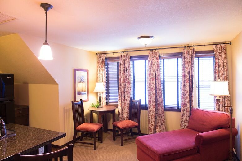 Chase On The Lake Resort Hotel