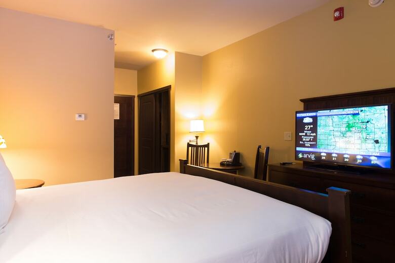 Chase On The Lake Resort Hotel