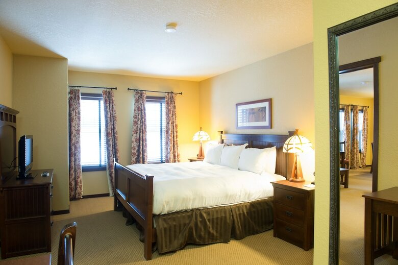 Chase On The Lake Resort Hotel