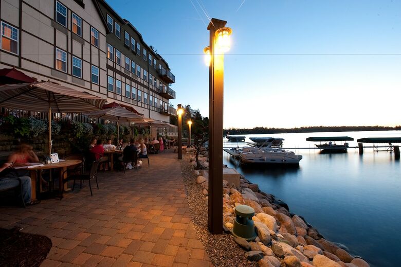 Chase On The Lake Resort Hotel