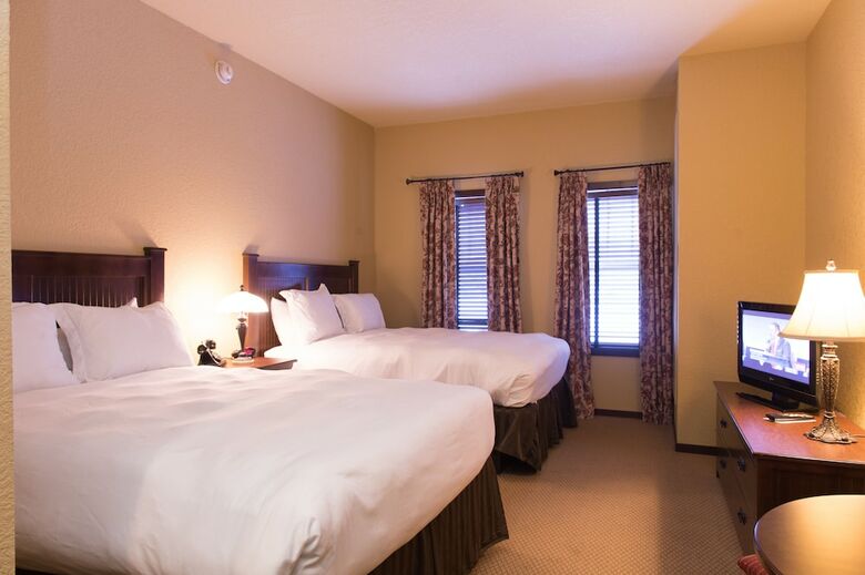 Chase On The Lake Resort Hotel