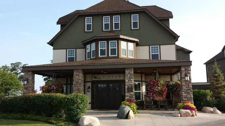 Chase On The Lake Resort Hotel