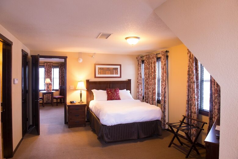 Chase On The Lake Resort Hotel