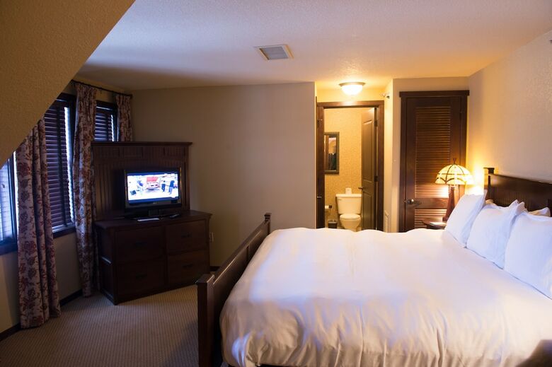 Chase On The Lake Resort Hotel