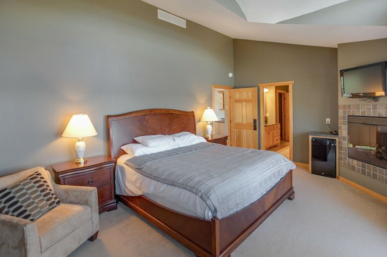 Chase On The Lake Resort Hotel
