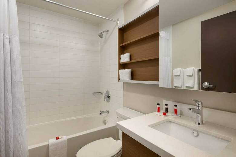 Hotel Microtel Inn & Suites By Wyndham Oyster Bay