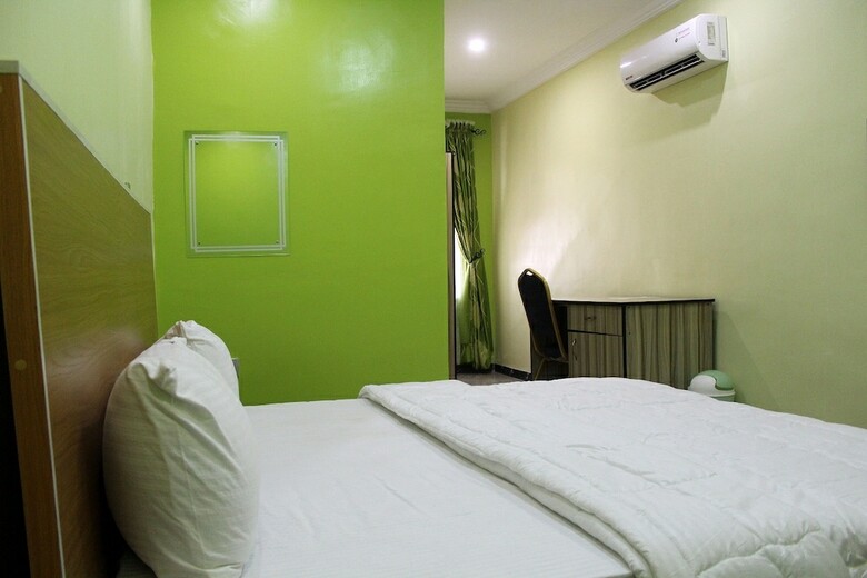 Osajamen Hotel