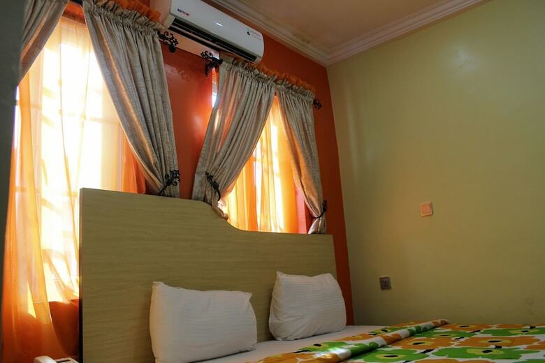 Osajamen Hotel