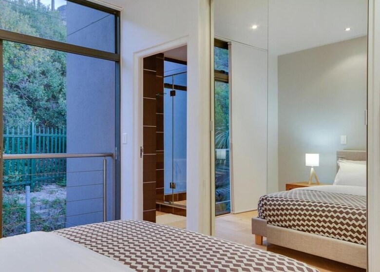 Harrier Place - Four Bedroom Villa, Sleeps 8