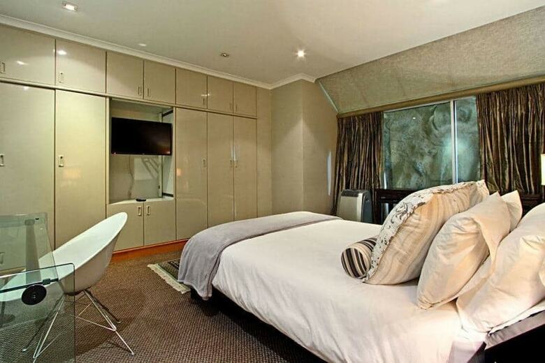 Rhapsody - Two Bedroom Apartment, Sleeps 4