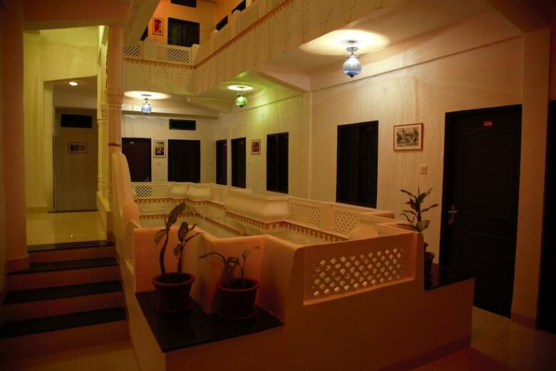 Hotel Nahargarh Palace