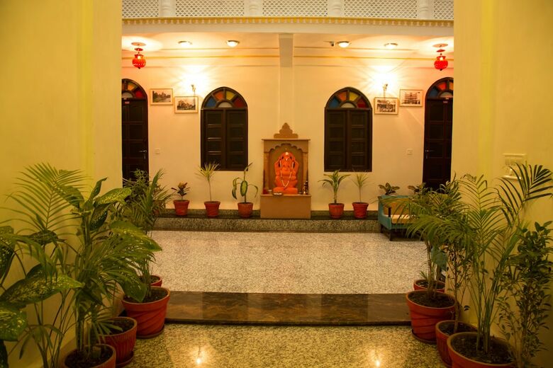 Hotel Nahargarh Palace