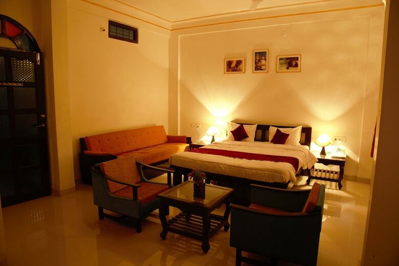 Hotel Nahargarh Palace
