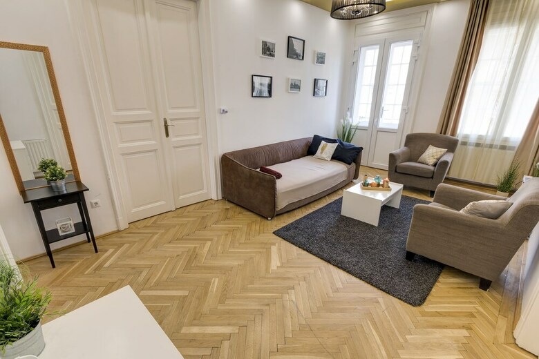 Real Apartments Zoltan