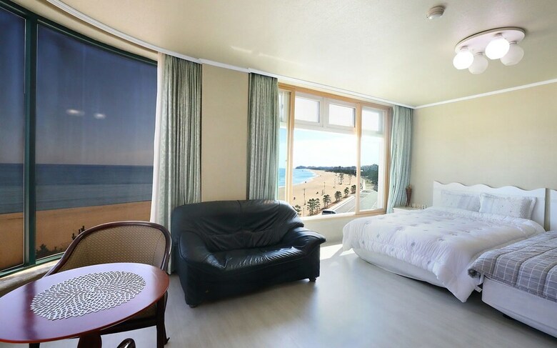 Hotel World Beach