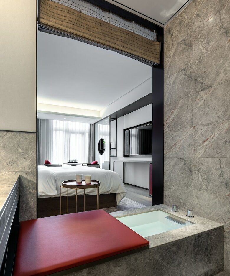 Joya Shanghai Xujiahui Hotel