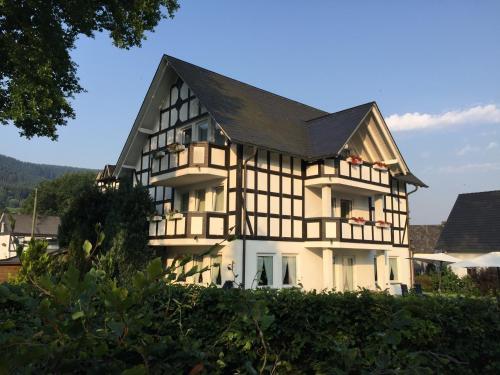 Hotel Rameil-flursch�tz