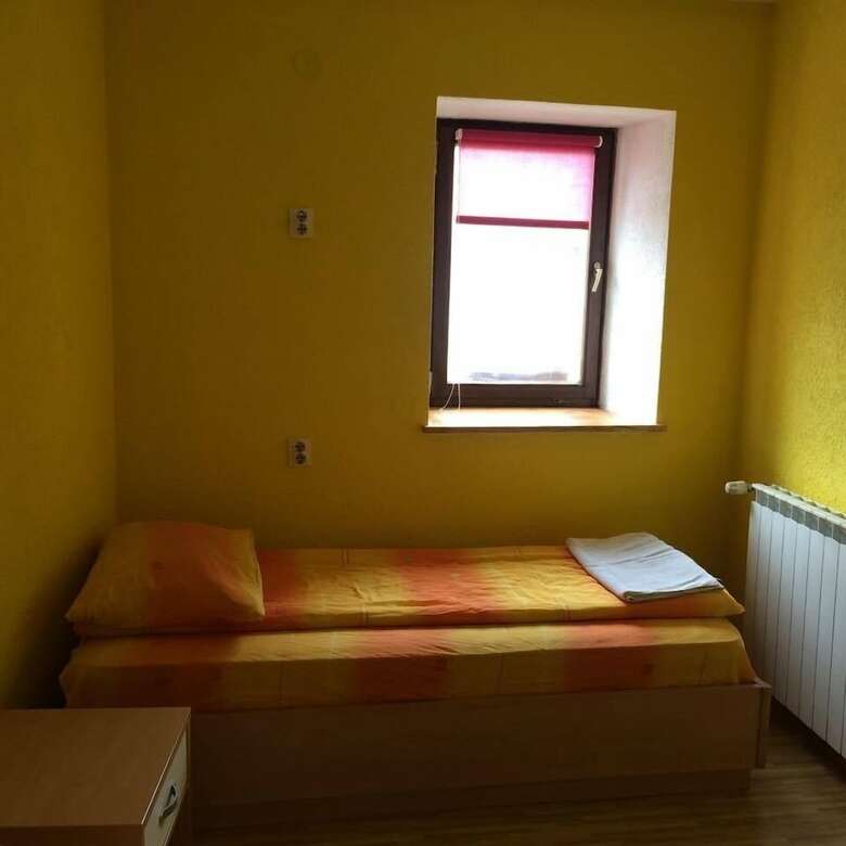 Hostal Haris Youth Hostel